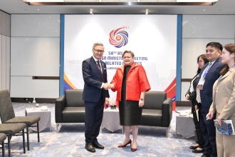 Lao and Philippine Foreign Ministers Discuss Strengthening Bilateral Ties